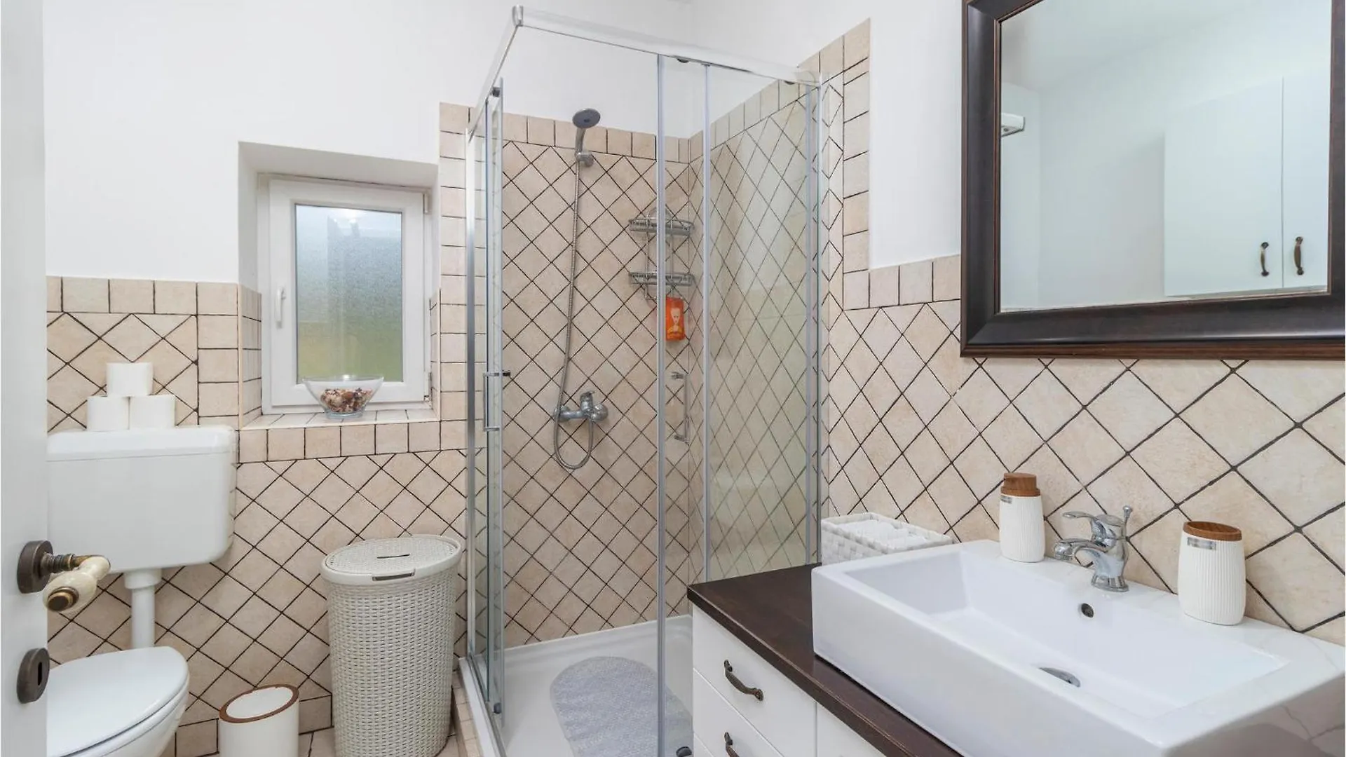 2 Bedroom Beautiful Home In Banjol